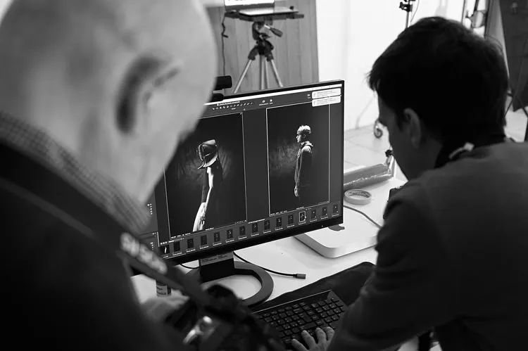 Confronto di due immagini in Capture One durante una sessione fotografica in studio