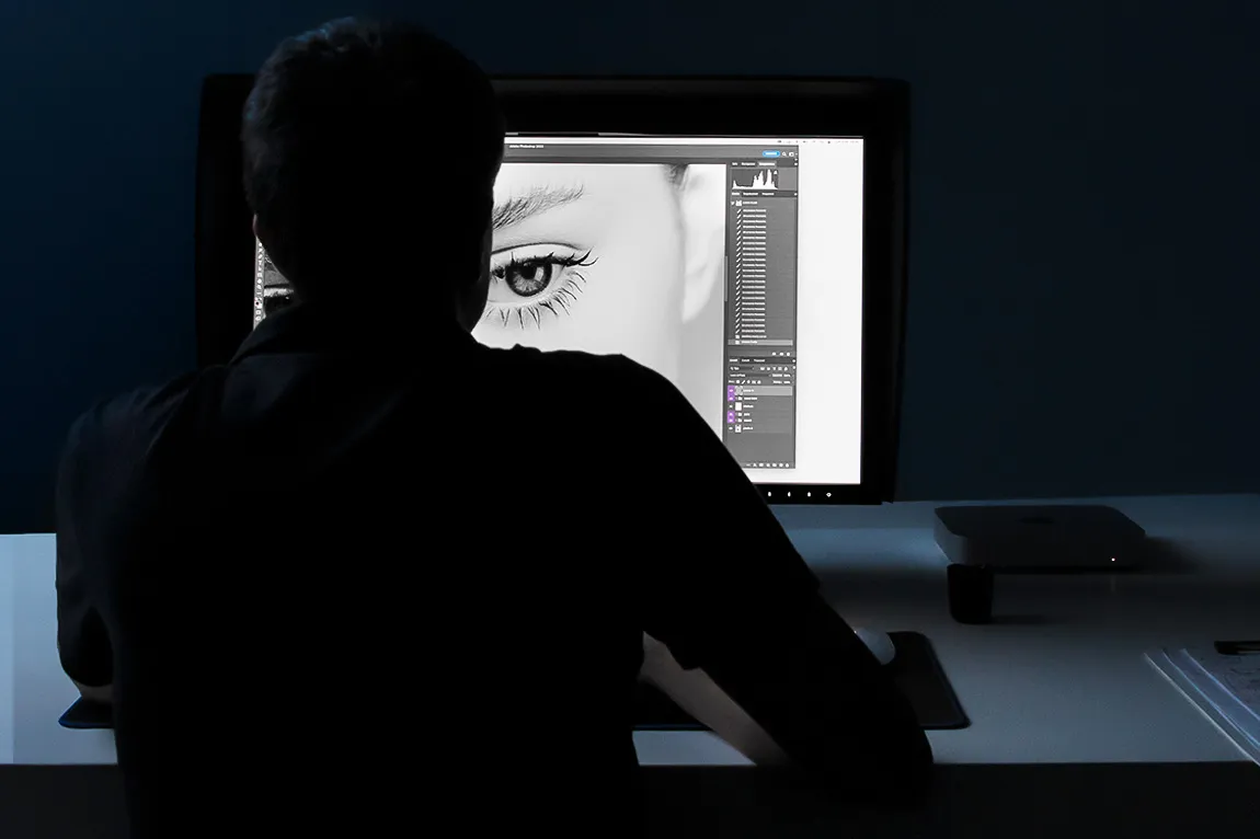 Postazione professionale per il fotoritocco e la post-produzione con Adobe Photoshop